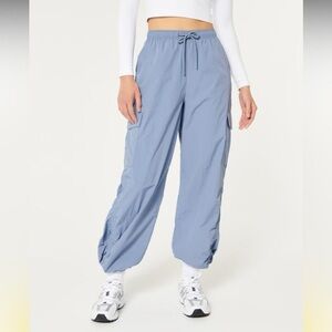 Gilly Hicks Hollister Women’s Nylon Cargo Parachute Pants Size Medium Blue NWOT